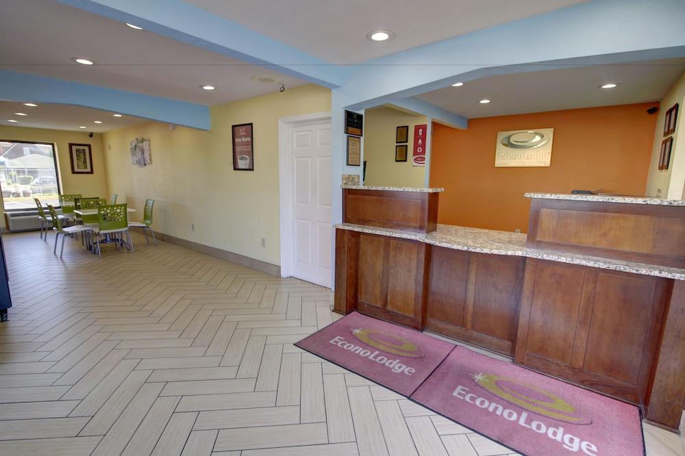Econo Lodge At Military Circle Norfolk Exterior photo
