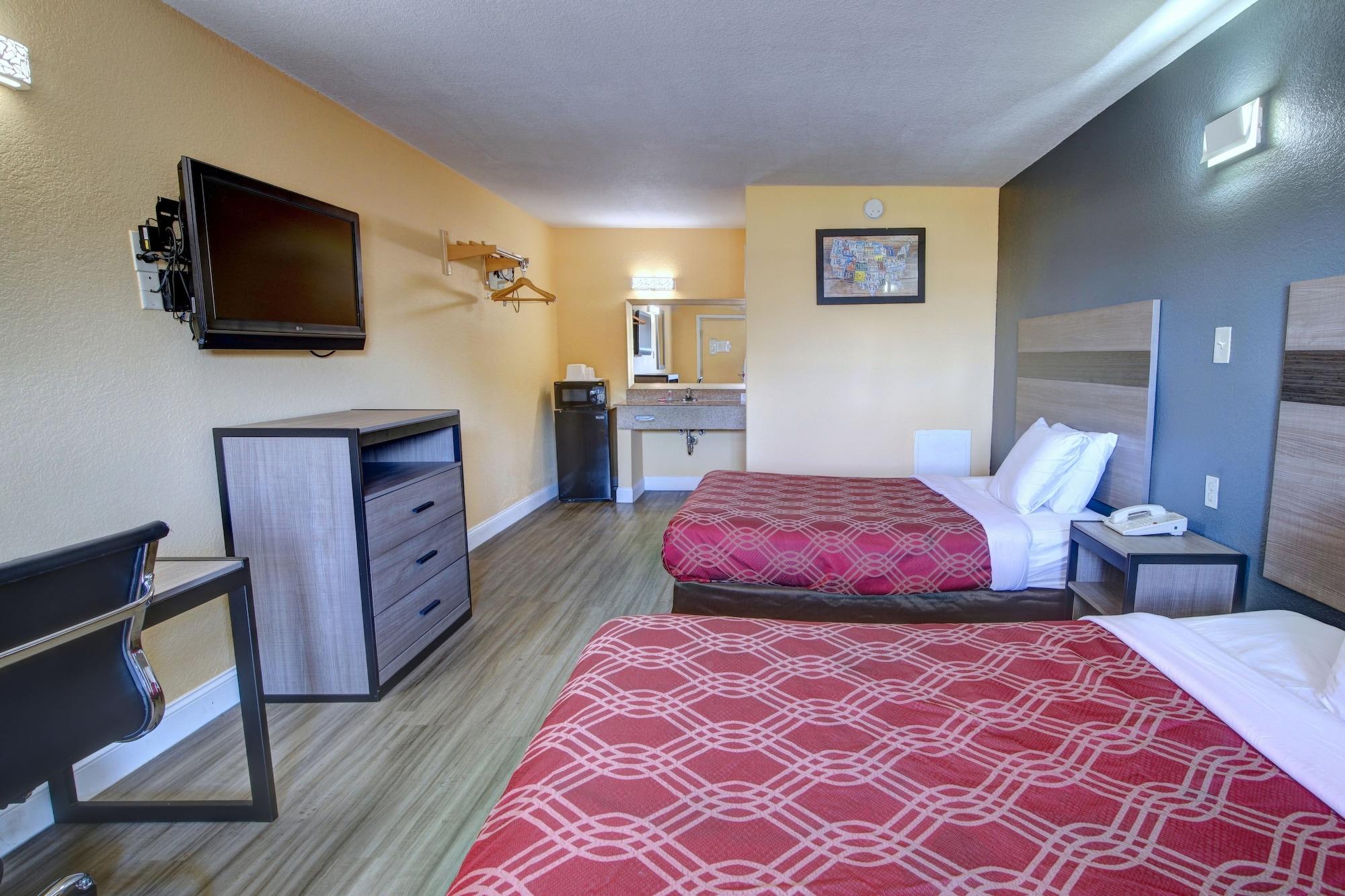 Econo Lodge At Military Circle Norfolk Exterior photo