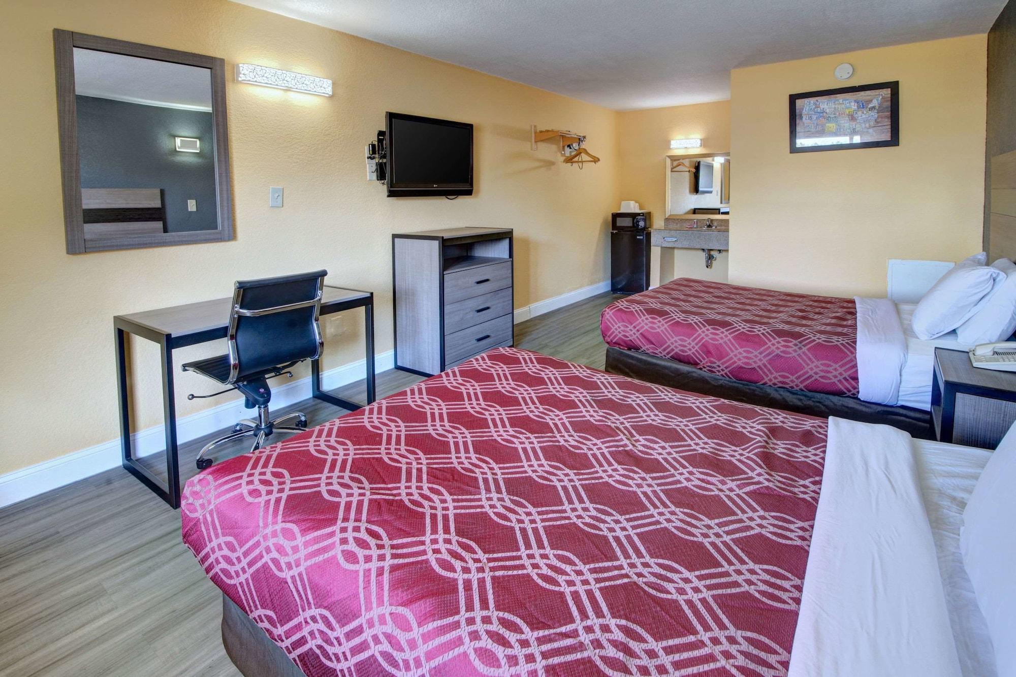Econo Lodge At Military Circle Norfolk Exterior photo