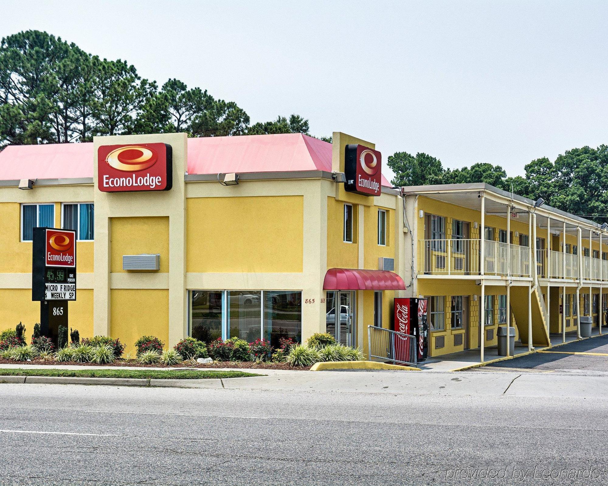 Econo Lodge At Military Circle Norfolk Exterior photo