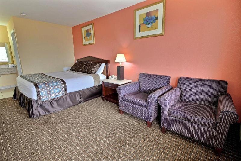 Econo Lodge At Military Circle Norfolk Exterior photo